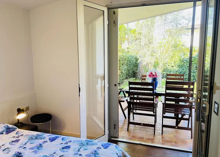 Lovely With Spacious Garden Villa *