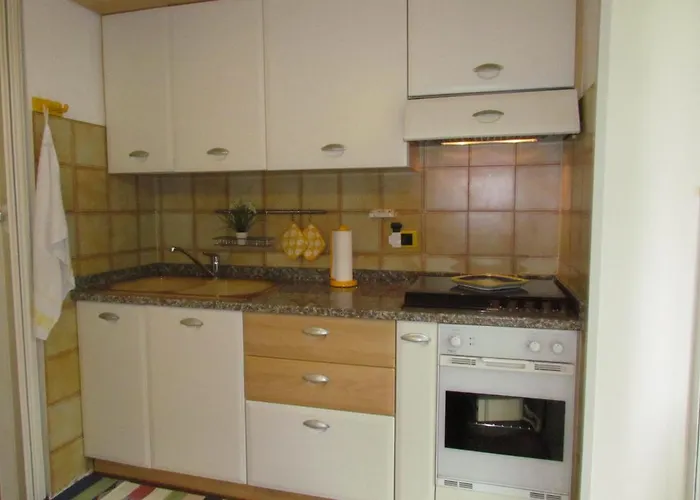 Lovely With Spacious Garden Villa *