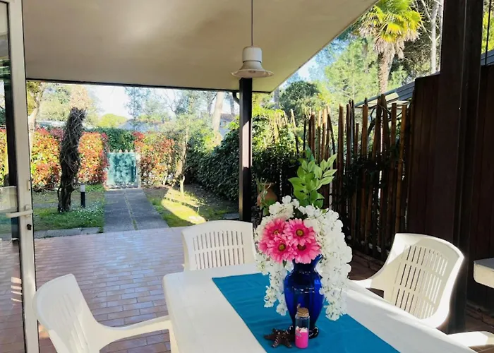 Lovely With Spacious Garden Villa